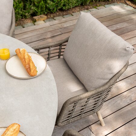 Low Diningset Puglia Donato van 4 Seasons Outdoor in tuinopstelling