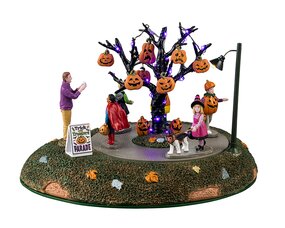 Trick or treaters parade